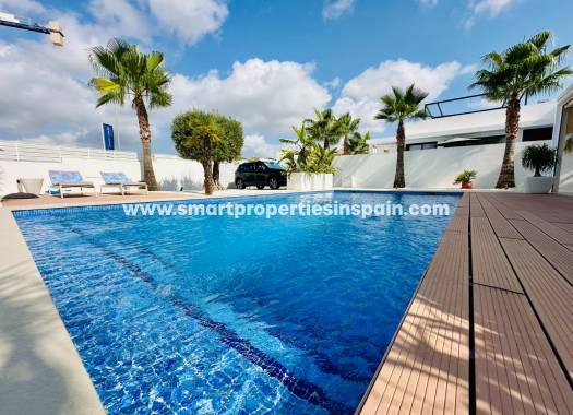 Reventa - Chalet Independiente - La Marina - Urbanización La Marina