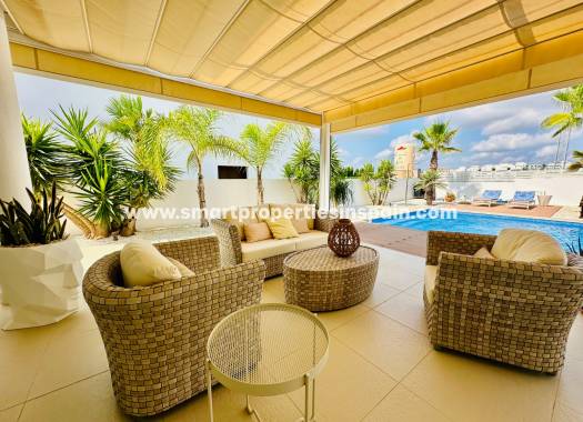 Reventa - Chalet Independiente - La Marina - Urbanización La Marina