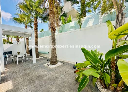 Reventa - Chalet Independiente - La Marina - Urbanización La Marina