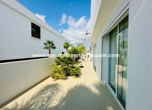 Reventa - Chalet Independiente - La Marina - Urbanización La Marina