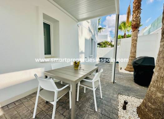 Reventa - Chalet Independiente - La Marina - Urbanización La Marina