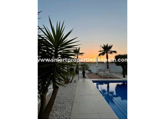 Reventa - Chalet Independiente - La Marina - Urbanización La Marina