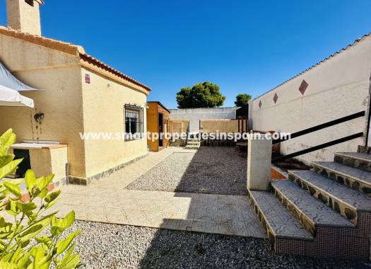 Wederverkoop - Detached Villa - La Marina - Urbanización La Marina