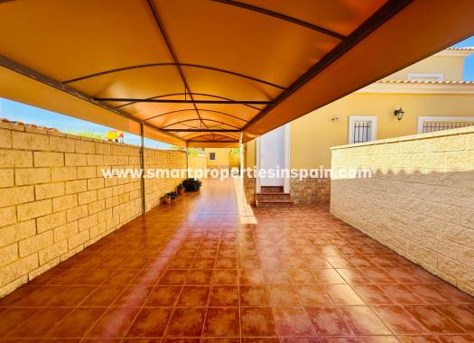 Wiederverkauf - Freistehendes Haus - La Marina - Urbanización La Marina