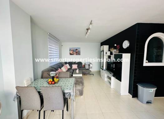 Wohnzimmer und Esszimmer