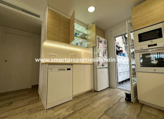 Wederverkoop - Semi Detached Villa - La Marina - Urbanización La Marina