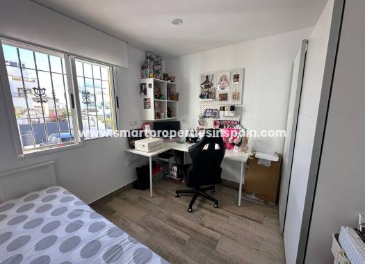 Wederverkoop - Semi Detached Villa - La Marina - Urbanización La Marina