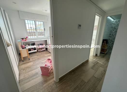 Wederverkoop - Semi Detached Villa - La Marina - Urbanización La Marina