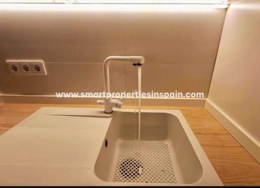 Wederverkoop - Semi Detached Villa - La Marina - Urbanización La Marina