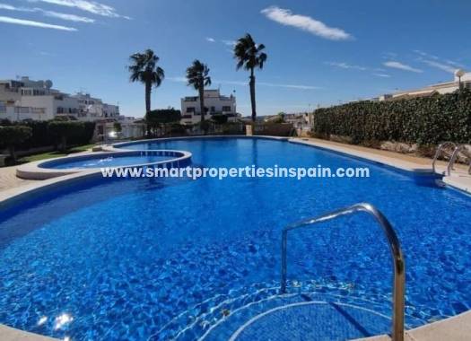 Wederverkoop - Semi Detached Villa - La Marina - Urbanización La Marina