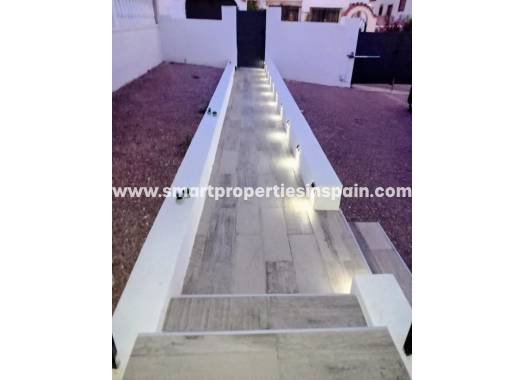 Wederverkoop - Semi Detached Villa - La Marina - Urbanización La Marina