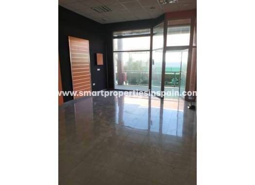 Wederverkoop - Commercial - La Marina - Urbanización La Marina