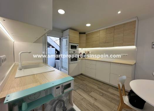 Wiederverkauf - Semi Detached Villa - La Marina - Urbanización La Marina