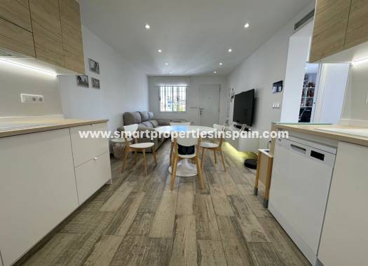 Wiederverkauf - Semi Detached Villa - La Marina - Urbanización La Marina