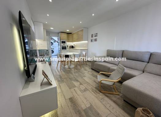 Wiederverkauf - Semi Detached Villa - La Marina - Urbanización La Marina