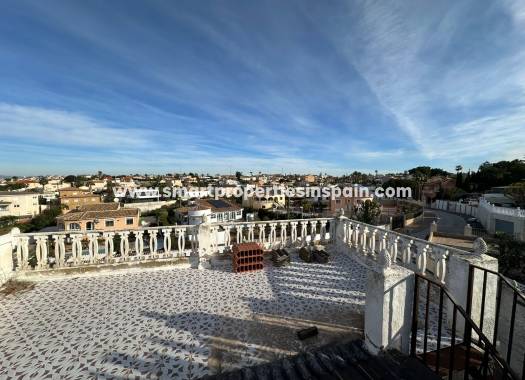 Reventa - Chalet Independiente - La Marina - Urbanización La Marina