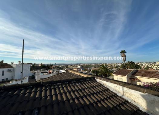 Reventa - Chalet Independiente - La Marina - Urbanización La Marina