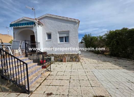 Alquiler Larga Estancia - Chalet Independiente - La Marina - Urbanización La Marina