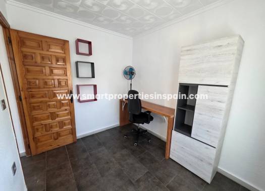 Alquiler Larga Estancia - Chalet Independiente - La Marina - Urbanización La Marina