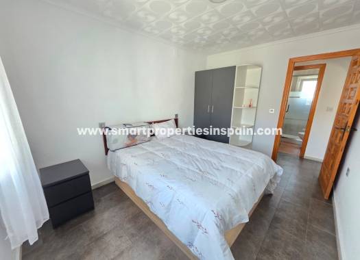 Alquiler Larga Estancia - Chalet Independiente - La Marina - Urbanización La Marina