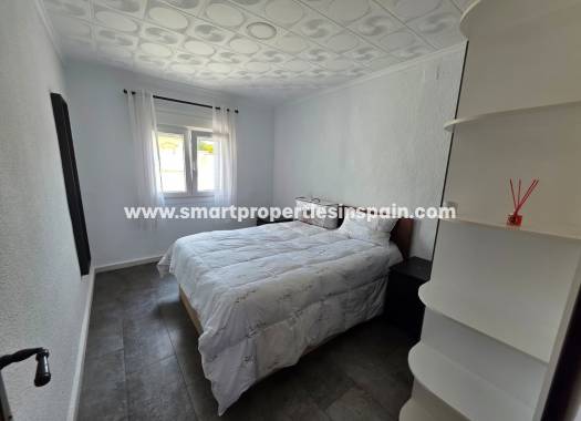 Alquiler Larga Estancia - Chalet Independiente - La Marina - Urbanización La Marina