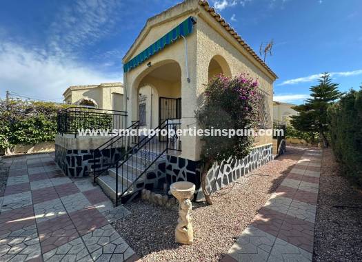 Reventa - Chalet Independiente - La Marina - Urbanización La Marina