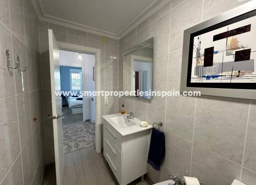 Reventa - Chalet Independiente - La Marina - Urbanización La Marina