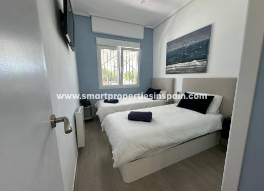 Reventa - Chalet Independiente - La Marina - Urbanización La Marina