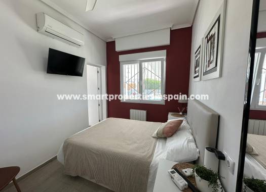 Reventa - Chalet Independiente - La Marina - Urbanización La Marina