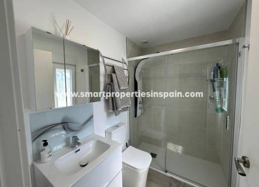 Reventa - Chalet Independiente - La Marina - Urbanización La Marina