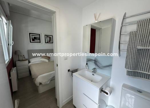 Reventa - Chalet Independiente - La Marina - Urbanización La Marina