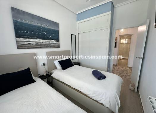 Reventa - Chalet Independiente - La Marina - Urbanización La Marina