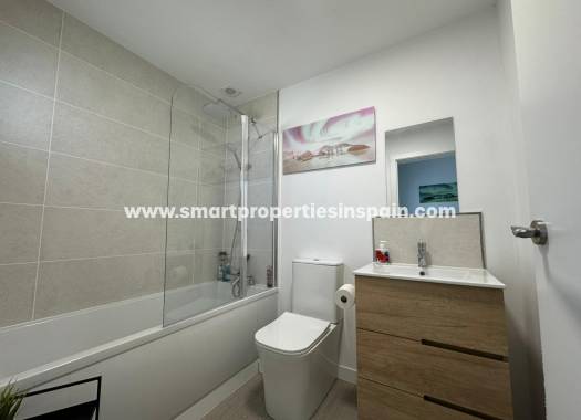 Reventa - Chalet Independiente - La Marina - Urbanización La Marina