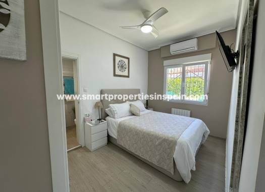 Reventa - Chalet Independiente - La Marina - Urbanización La Marina