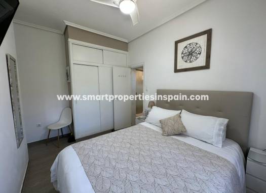 Reventa - Chalet Independiente - La Marina - Urbanización La Marina