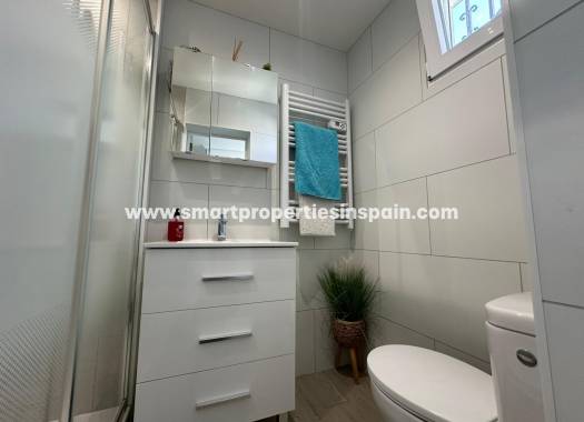 Reventa - Chalet Independiente - La Marina - Urbanización La Marina