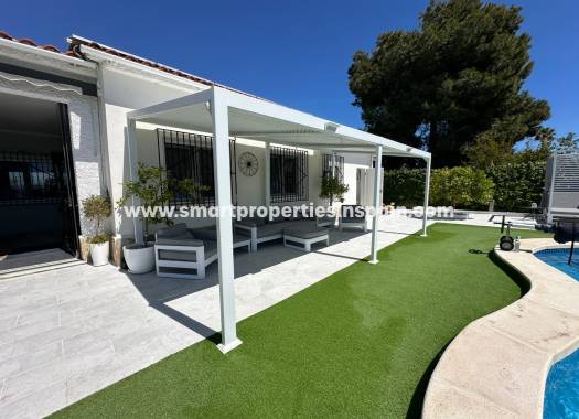 Reventa - Chalet Independiente - La Marina - Urbanización La Marina