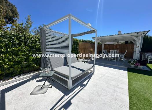 Reventa - Chalet Independiente - La Marina - Urbanización La Marina