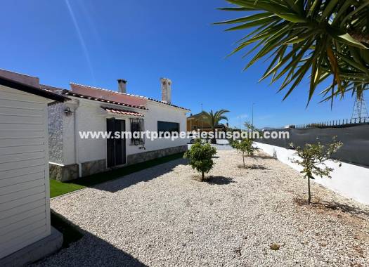 Reventa - Chalet Independiente - La Marina - Urbanización La Marina