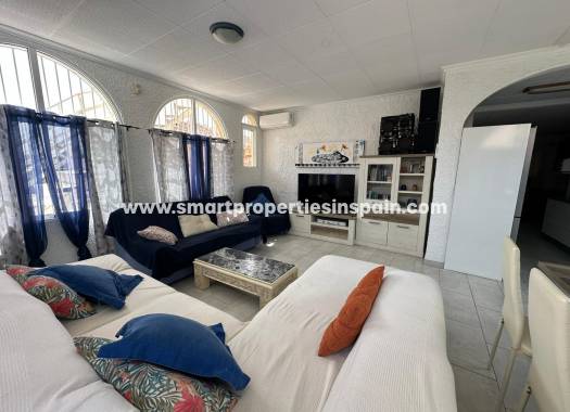 Wiederverkauf - Freistehendes Haus - La Marina - Urbanización La Marina