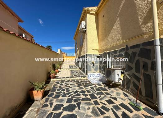 Wederverkoop - Detached Villa - La Marina - Urbanización La Marina