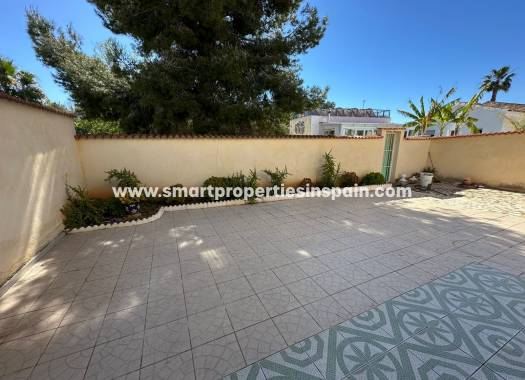 Wederverkoop - Detached Villa - La Marina - Urbanización La Marina