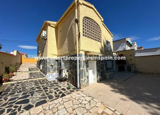 Wederverkoop - Detached Villa - La Marina - Urbanización La Marina