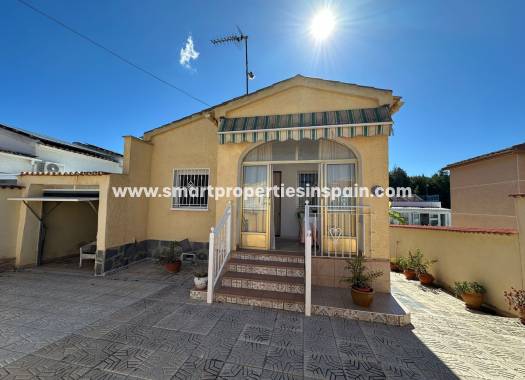 Wederverkoop - Detached Villa - La Marina - Urbanización La Marina