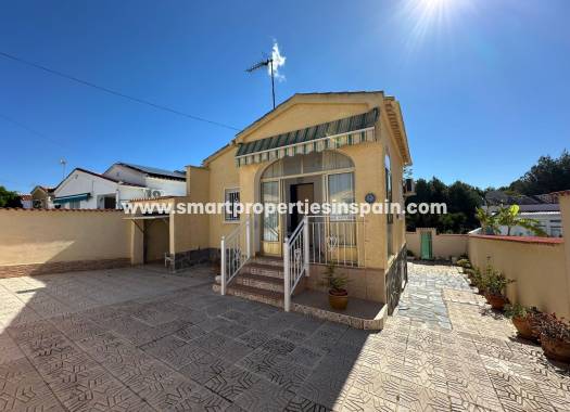 Wederverkoop - Detached Villa - La Marina - Urbanización La Marina