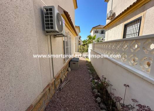 Wiederverkauf - Freistehendes Haus - La Marina - Urbanización La Marina