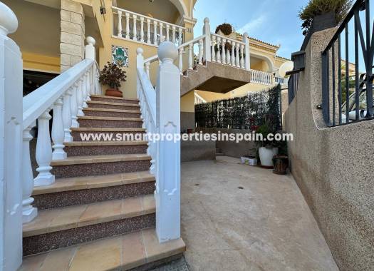 Reventa - Chalet Independiente - La Marina - Urbanización La Marina