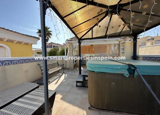 Reventa - Chalet Independiente - La Marina - Urbanización La Marina