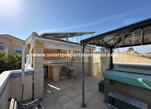 Reventa - Chalet Independiente - La Marina - Urbanización La Marina