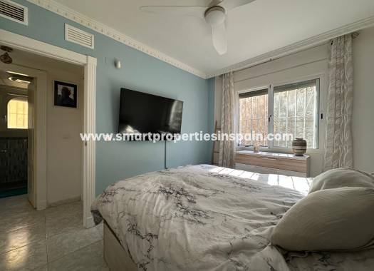 Reventa - Chalet Independiente - La Marina - Urbanización La Marina